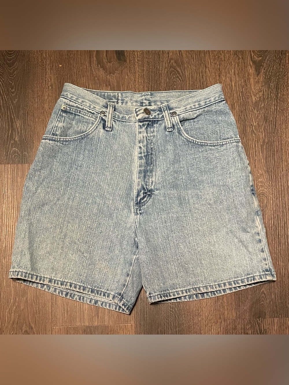 Vintage Wrangler blues Women Light Wash Blue Denim Shorts Cotton Size 10 USA